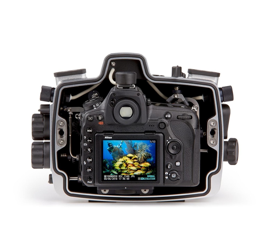 seacam-gehaeuse-nikon-d850-innen-mit-kamera.jpg